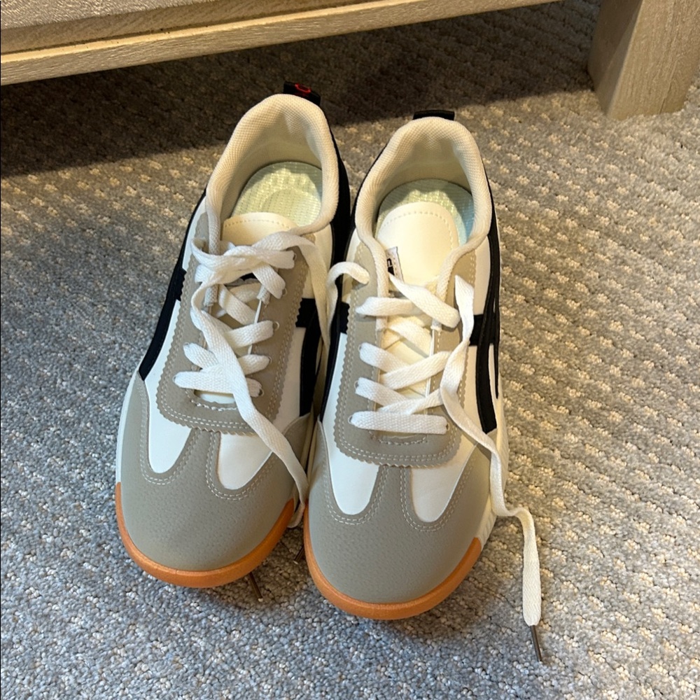 Stylish womens Sneakers in Gray and White
